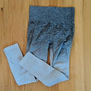 Grey ombre leggings.